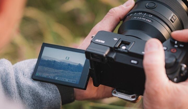 Aynasız Fotoğraf Makinesi Ve Lensleri
