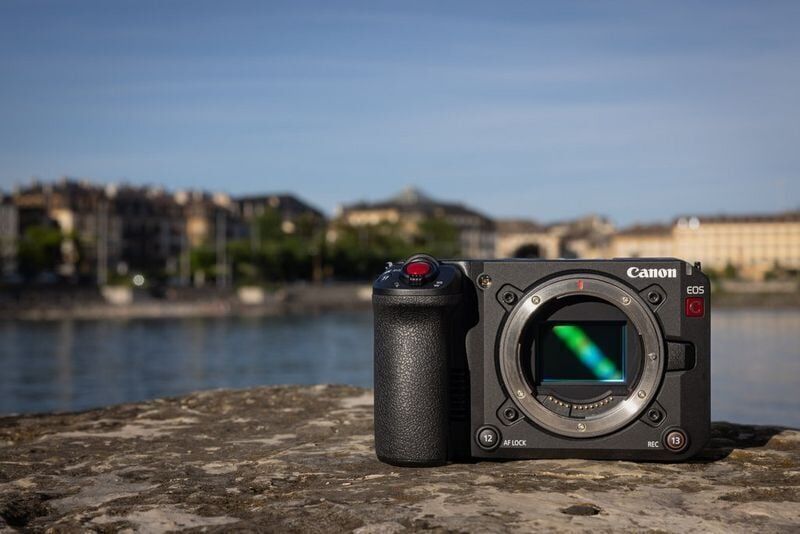 Canon EOS C50 Body + RF 85mm f/1.4 L VCM Lens