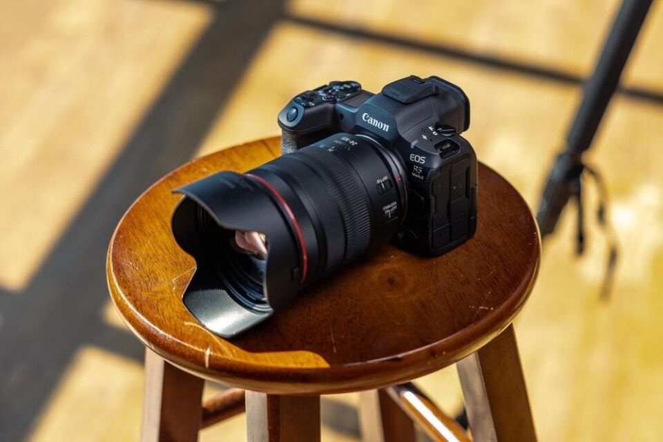 Canon EOS R5 Mark II + 24-105mm Lens Aynasız Fotoğraf Makinesi