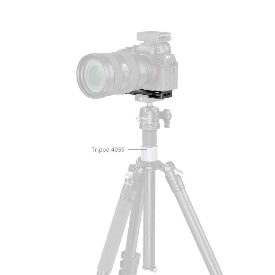 SmallRig 6033 Sony Alpha 7 V / 7R V / 7 IV  için AirTag Yuvalı  Taban Plakası