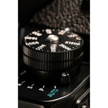 Nikon Zf 24-70mm f/4 Lensli Aynasız Fotoğraf Makinesi