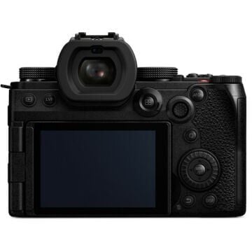 Panasonic Lumix S5 IIX + S 20-60mm f/3.5-5.6 Lens