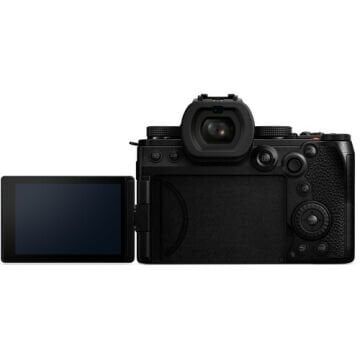 Panasonic Lumix S5 IIX + S 20-60mm f/3.5-5.6 Lens