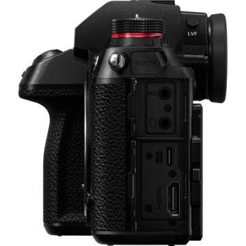 Panasonic Lumix DC-S1 + 24-105mm Lens