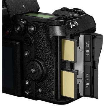 Panasonic Lumix DC-S1 + 24-105mm Lens